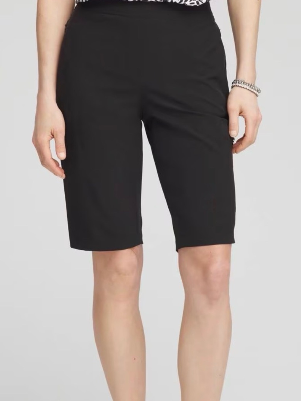 Chico's Black Stretch Bermuda Shorts Zenergy® UPF Cargo Short Size 2.5 (14)